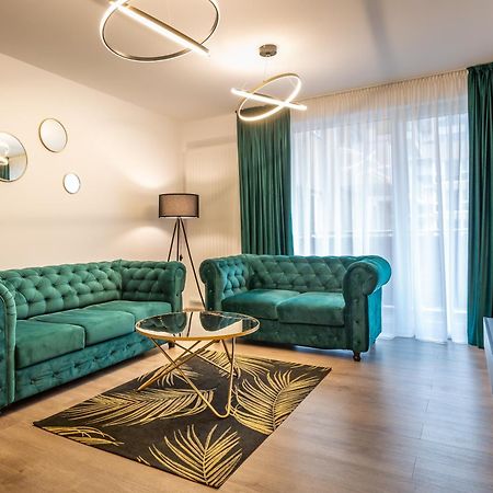 Carpatilor Apart Hotel Брашов Екстериор снимка