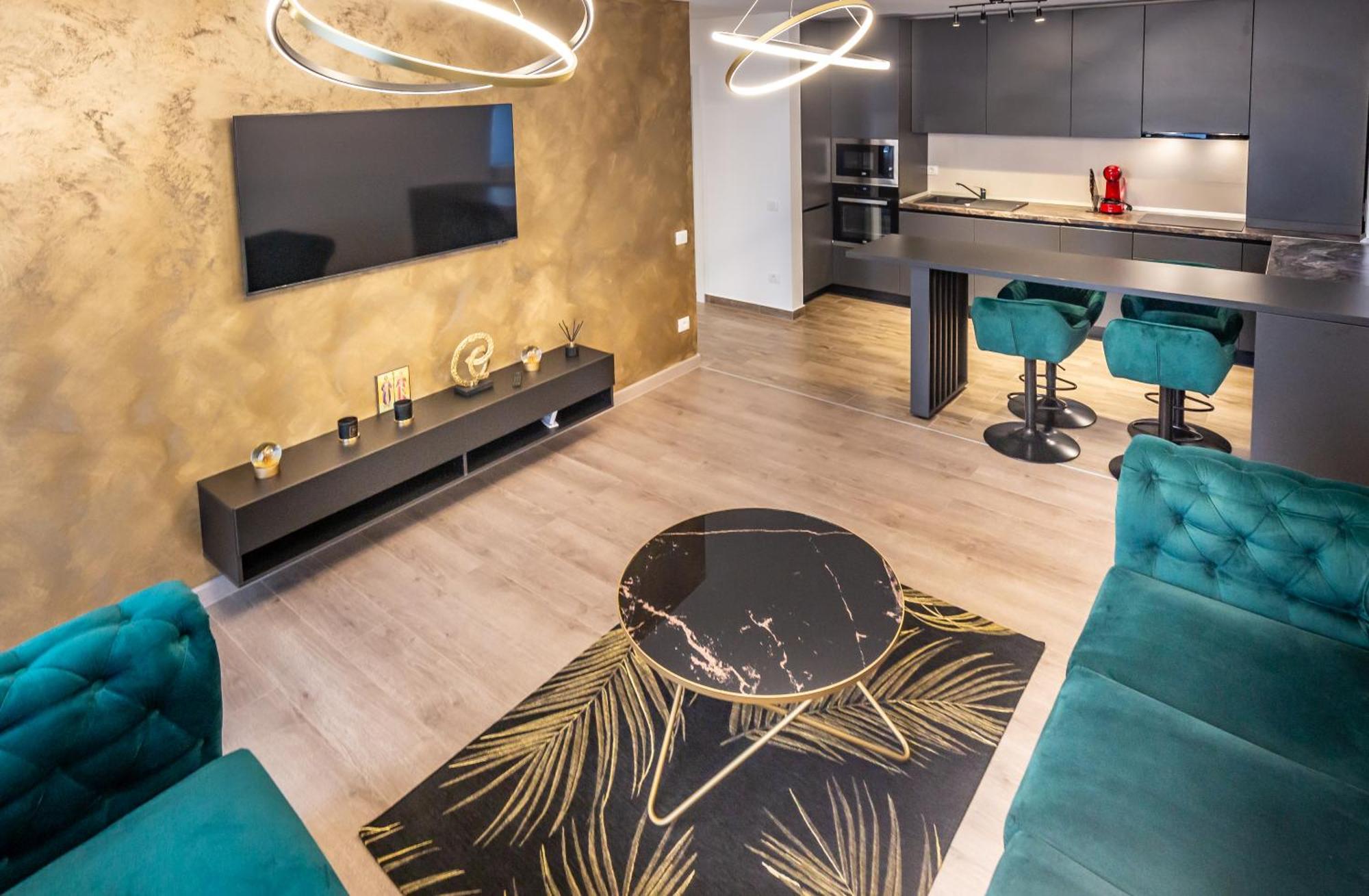 Carpatilor Apart Hotel Брашов Екстериор снимка