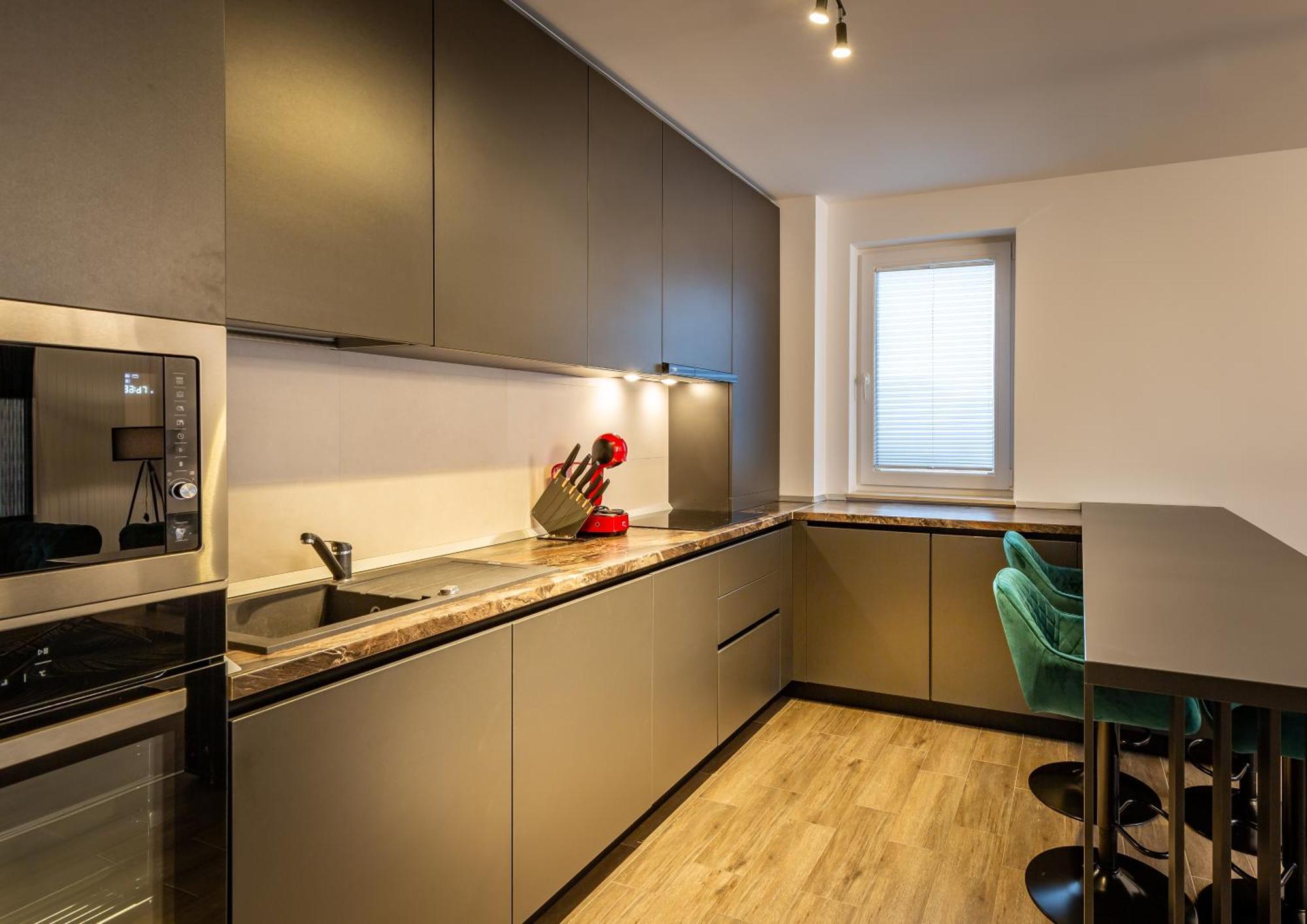 Carpatilor Apart Hotel Брашов Екстериор снимка