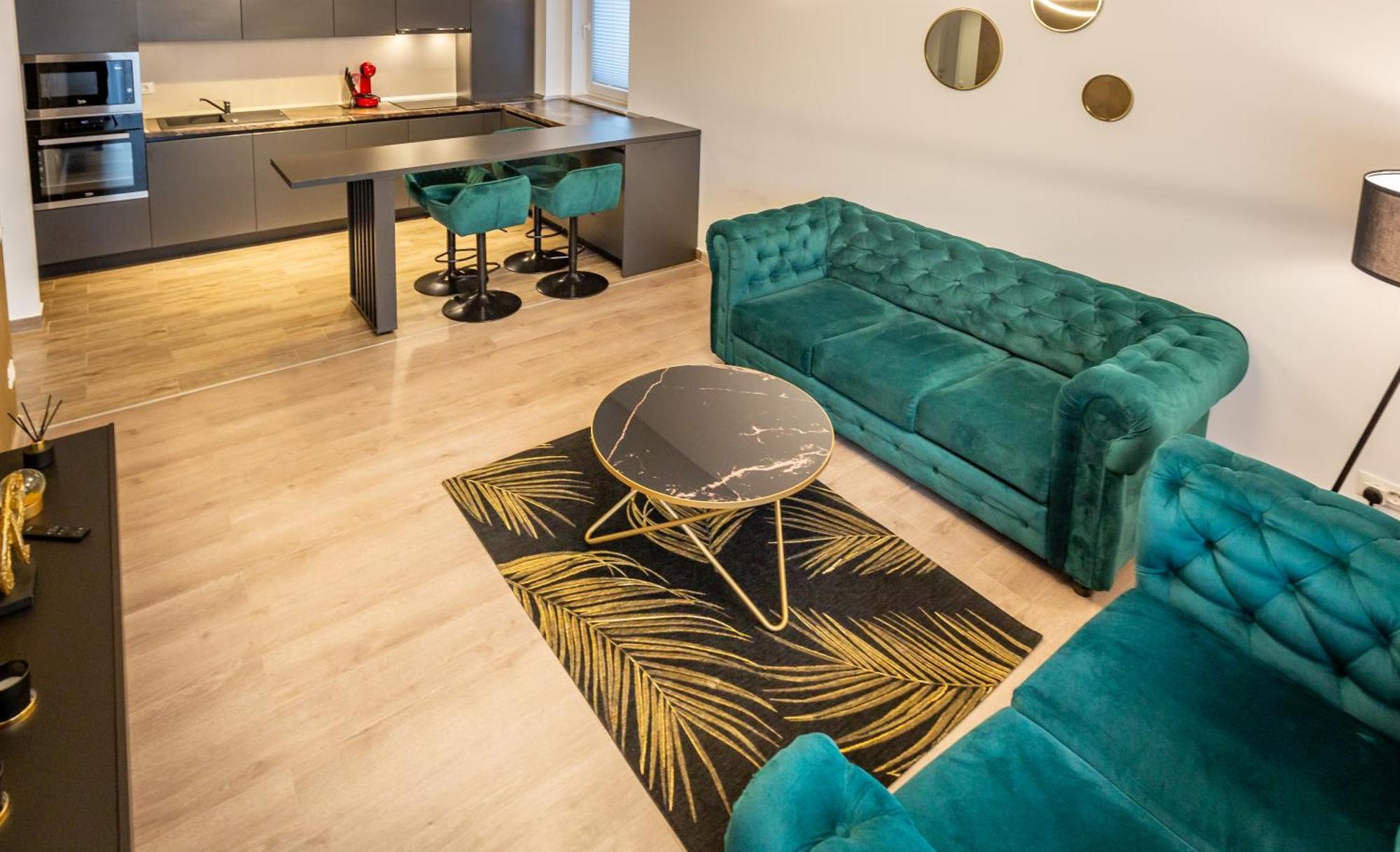 Carpatilor Apart Hotel Брашов Екстериор снимка