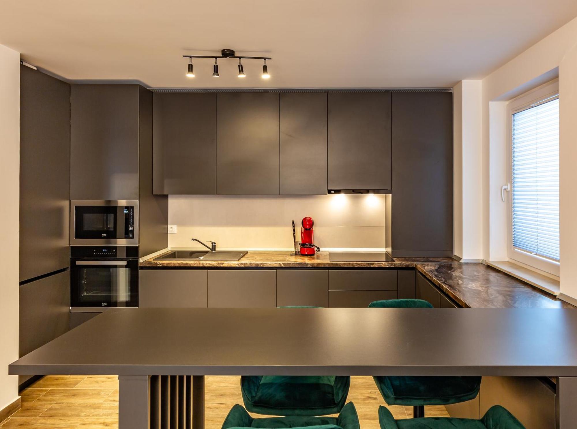 Carpatilor Apart Hotel Брашов Екстериор снимка