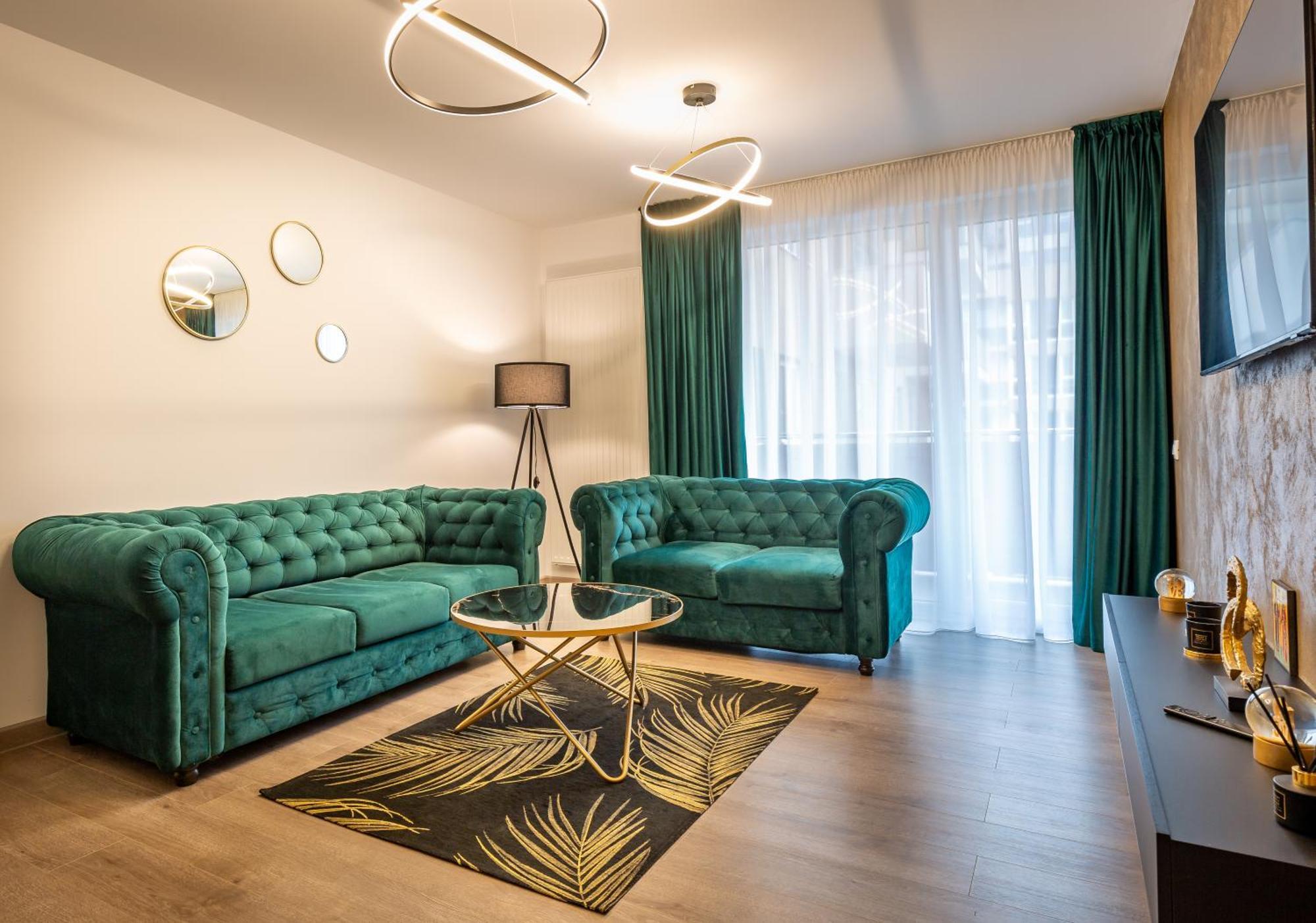 Carpatilor Apart Hotel Брашов Екстериор снимка